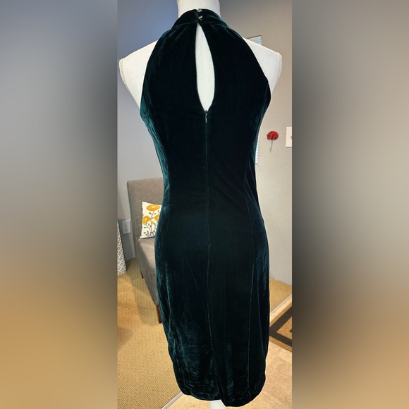 Velvet Forest Green Formal Dress by JULIA JORDAN - Picture 3 of 8